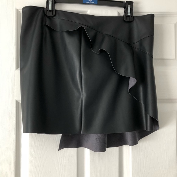 Pleather skirt - Picture 1 of 2